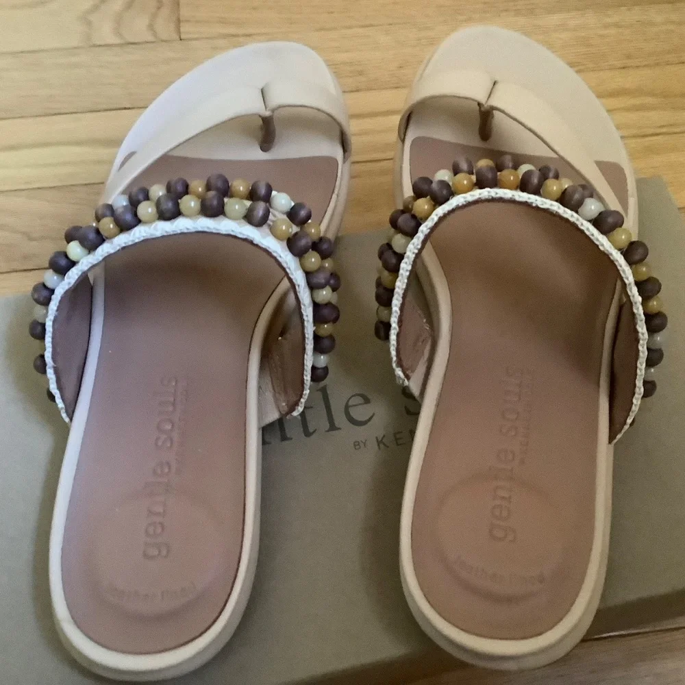 Gentle Souls Lentini Beaded Toe Loop Sandal Tan Leather SZ 9